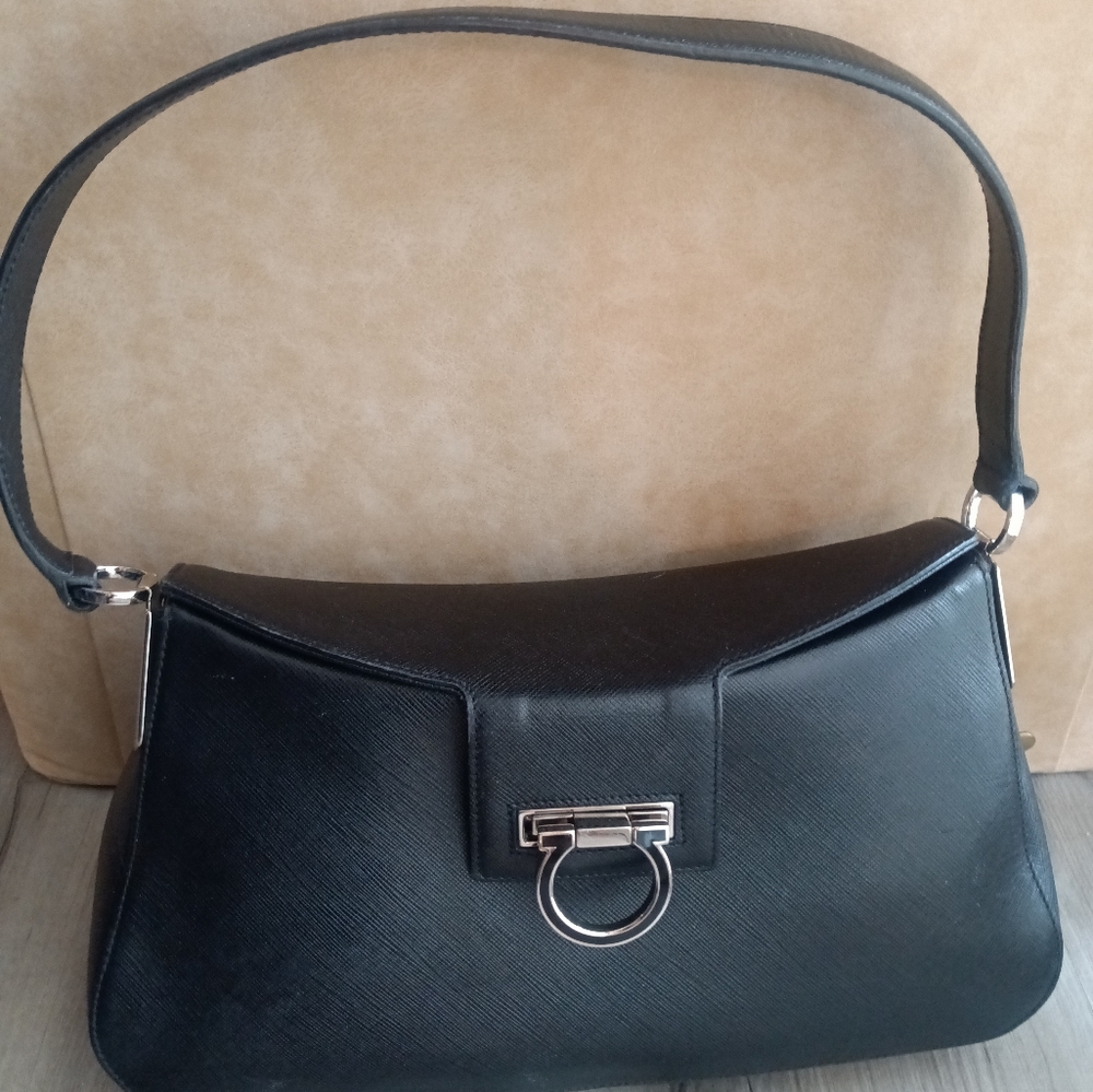 Salvatore Ferragamo Black Shoulder Bag with Sleek Design and Metal Clasp - Picture 1 of 6